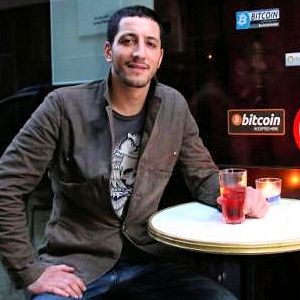 Sofiane_Bouhaddi__patron_du_Sof_s_Bar.jpg, déc. 2014 p