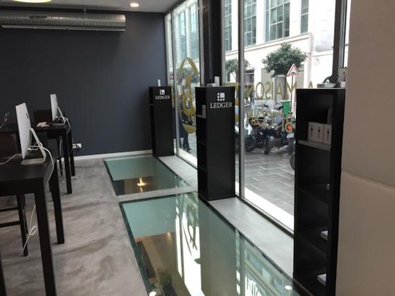 ledger-store2.jpg, nov. 2014